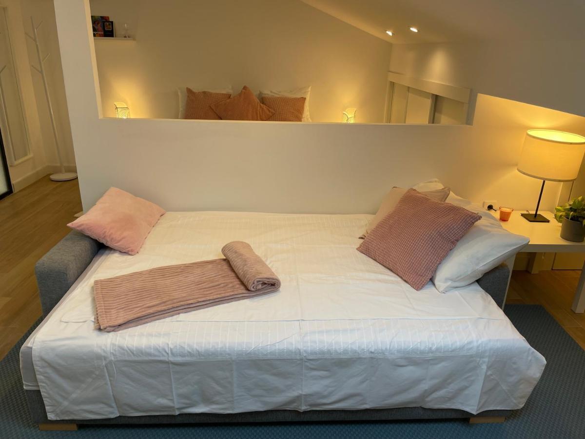 Pink Home ซานติอาโก เด กอมโปสเตลา ภายนอก รูปภาพ