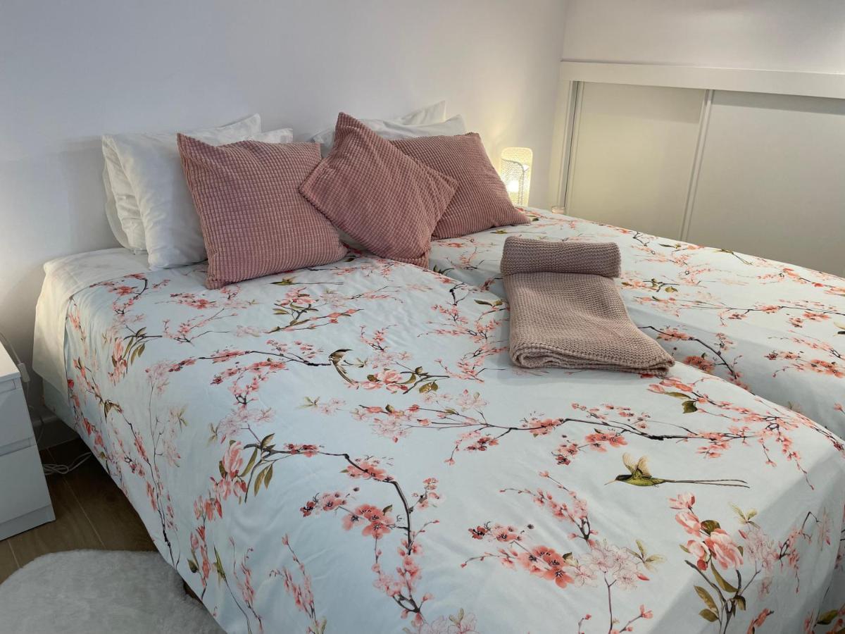 Pink Home ซานติอาโก เด กอมโปสเตลา ภายนอก รูปภาพ